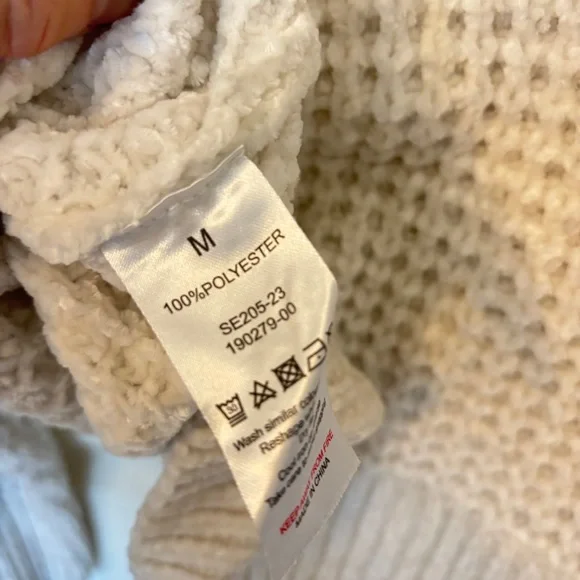 Cupcake velvet knit sweater by Francesca's Collections, sz medium - Picture 8 of 9